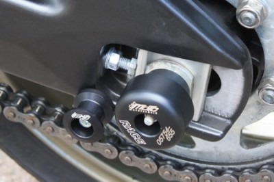 1 PAIR GSG REAR AXLE SLIDERS YAMAHA FAZER 1000 FZ1 2006 ON / FAZER 8/FZ8 2010 ON image